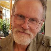 Maestro Yoga invita chiunque interessato a lezioni teorico-pratiche individuali e collettive